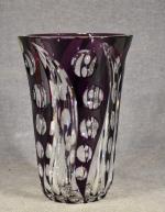 LEMBERG : Vase en cristal de Lorraine de couleur violine...