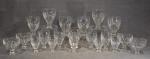 SAINT-LOUIS : Eléments de service de 18  verres en...
