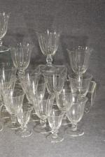 DAUM : Service de verres en cristal de 47 pièces...