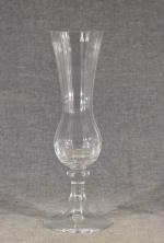 DAUM FRANCE : vase soliflore sur pied en cristal. H...