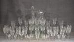 Service de verres en cristal de 44 pièces comprenant :...