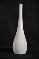 MURANO : Très important vase comtemporain en verre soufflé blanc...