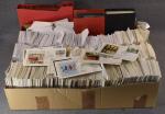 FRANCE : énorme carton avec des centaines d'enveloppes 1° jours,...