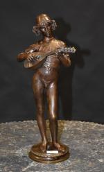 "Le joueur de mandoline", bronze à patine brune, signé, Fondeur...