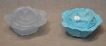 Deux choux dont un en opaline bleu et en Portieux