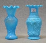 2 petits vases en opaline bleue, h = 14
