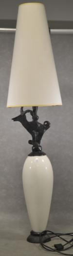 CASENOVE (Pierre) : grande lampe de salon en bronze et...