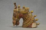 Souvenirs de Chine : tête de cheval harnaché en bois...