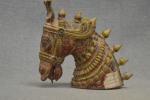 Souvenirs de Chine : tête de cheval harnaché en bois...