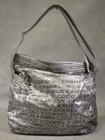 CHANEL:  sac cabas en nylon glacé gris argenté ...