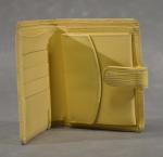LOUIS VUITTON :  porte-cartes en cuir ivoire modèle Epi...