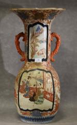 Vase chinois à décor de médaillons, début XXe, h =...