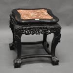 Table basse ou tabouret chinois en bois sculpté, dessus marbre,...