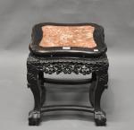 Table basse ou tabouret chinois en bois sculpté, dessus marbre,...