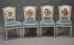 4 chaises de style Louis XVI, dossier médaillon, tapisserie des...