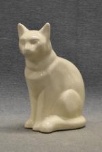 Beau chat assis en céramique craquelée blanche de style 1930,...