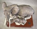 DEAR : diorama "Elephant et son petit" sujet en résine,...