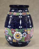 AMPHORA : vase à décor de felurs stylisées sur ...
