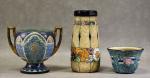 AMPHORA ET AUTRICHE : vase à décor de fleurs, 1...