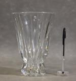 SAINT-LOUIS : vase en cristal taillé, "années 50", h =...