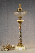 Ancienne lampe à pétrole à colonne à décor cloisonné d'inspiration...