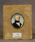 Miniature ovale XIXe "Portrait d'homme à la veste bleue", 6,5x5,5