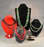 FANTAISIE : lot de 4 colliers de perles de couleurs...