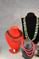 FANTAISIE : lot de 4 colliers de perles de couleurs...