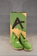 ATXA : paire de chaussures en daim vert pomme taille...