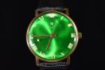 LIP « in » : rare montre à cadran laqué de couleur verte,...