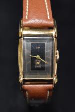 Lip T18 «carosse» : belle montre à boite stylisée en métal...