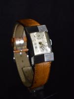 LIP T 18 : Rare montre d'homme chronomètre « képi ». Boite rectangulaire...
