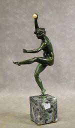 ANONYME vers 1930 "Danseuse à la balle", bronze à patine...