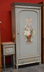 Amusante armoire fin XIXe en bois laqué à décor de...