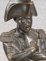 GUILLEMIN : Buste de "Napoléon" à patine brune monté sur...