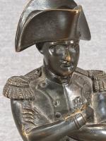 GUILLEMIN : Buste de "Napoléon" à patine brune monté sur...