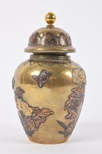 JAPON - Epoque MEIJI (1868 - 1912)
Ensemble comprenant un vase...