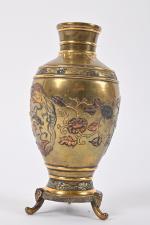 JAPON - Epoque MEIJI (1868 - 1912)
Ensemble comprenant un vase...