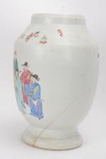 CHINE - XVIIIe siècle
Bas de vase en porcelaine à décor...