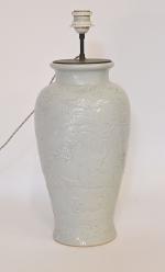 CHINE - XIXe siècle
Vase balustre en porcelaine blanche  à...