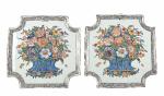 Delft XVIIIe siècle
Paire de plaques en faïence polychrome de bouquets...
