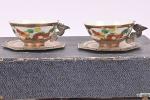 Asie XXe, deux tasses à thé en porcelaine à décor...