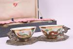 Asie XXe, deux tasses à thé en porcelaine à décor...