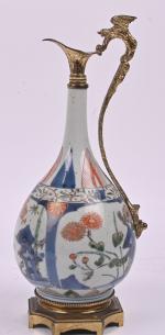 CHINE - XVIIIe siècle
Vase bouteille en porcelaine décorée en bleu...