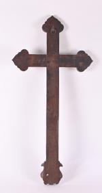 VIETNAM - Vers 1900
Crucifix en bois à décor incrusté de...