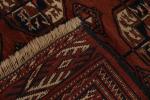 Caucase 
tapis à fond rouge foncé et à décor de...