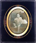 Daguerréotype 1/6ème de plaque
Enfant sur les genoux de sa mère
Etiquette...