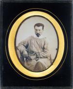 Daguerréotype 1/4 de plaque, 
Portrait : artisan en blouse
9,5x7,5 cm.
