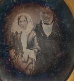 Daguerréotype 1/8 de plaque
Couple, c. 1855-60
Fortement oxydé. 7,5x6 cm.
Dans son...