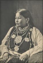 TIBET
Jeune femme Tibétaine 
Tirage argentique d'époque vers 1910
Format 20 x...